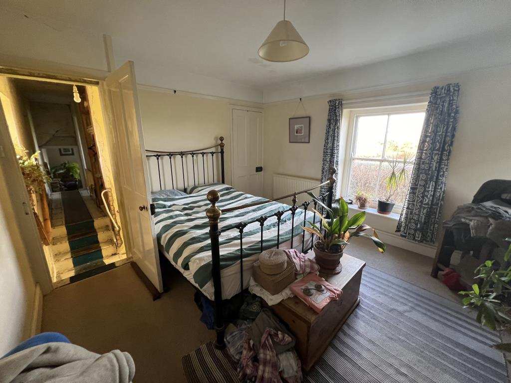 Lot: 65 - DETACHED THREE-BEDROOM COTTAGE FOR IMPROVEMENT WITH PLANNING FOR EXTENSION - General view of bedroom 1